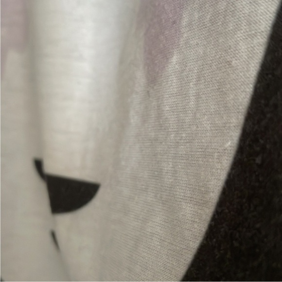 Beloved‎ Shirts No Face Graphic Tee - Picture 3 of 10